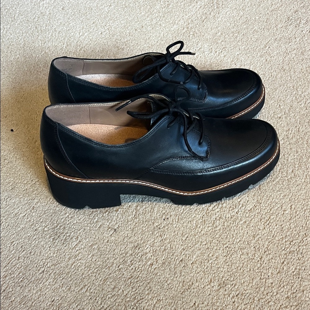 Naturalizer Black Leather Loafers